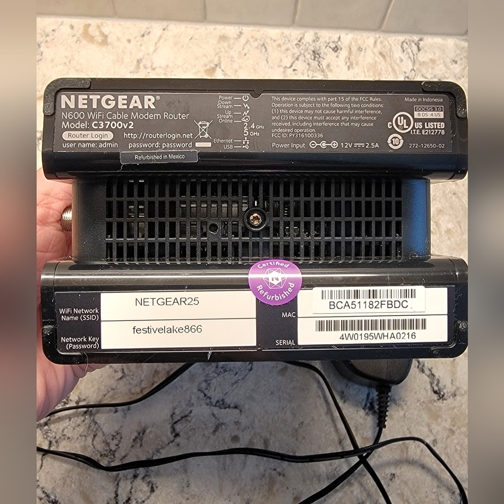 NETGEAR N600 WiFi Cable Modem Router - Picture 3 of 6
